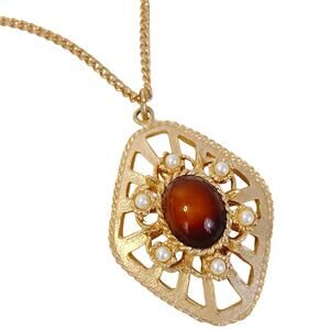 1960s Sarah Coventry Mid Century Gold Tone Pearl Glass Cabochon Pendant Necklace